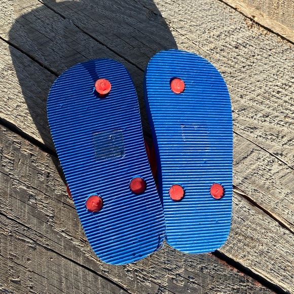 4/25$ 🦋 Disney flip flops for toddler - Picture 3 of 3